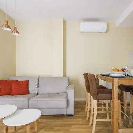 1 Plaza San Julian Centro Apartment *